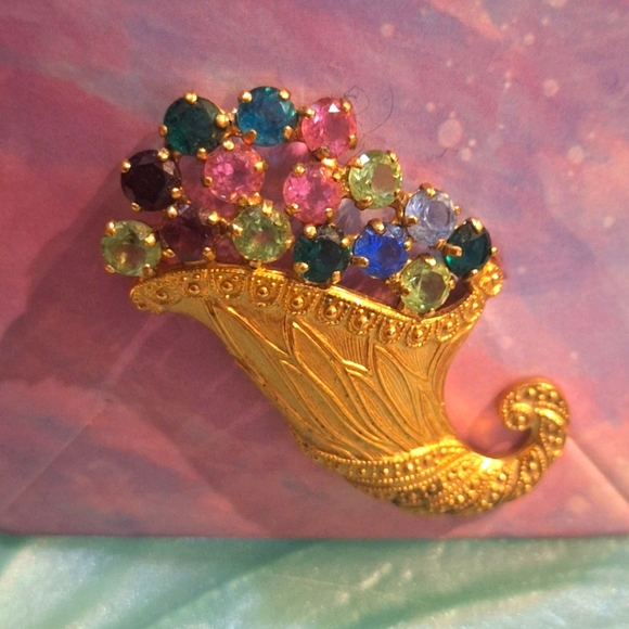 Vintage B.David Austrian crystal "horn of plenty" brooch Gold Plated. - Picture 3 of 6